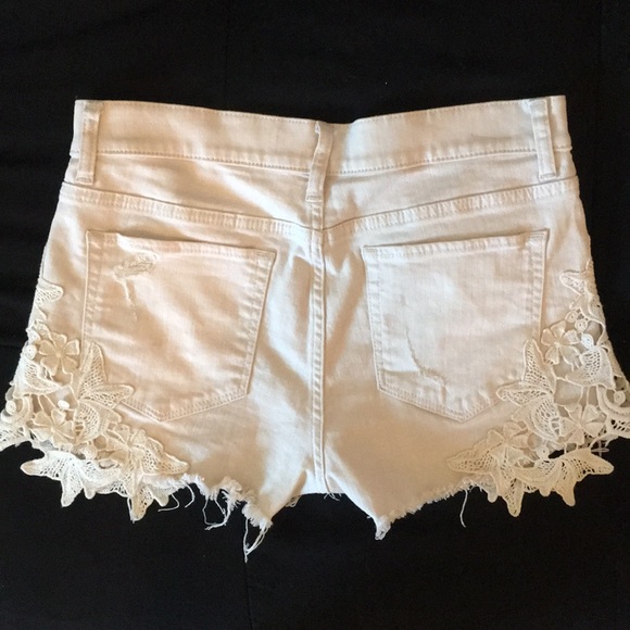 Express Shorts - Picture 2 of 3